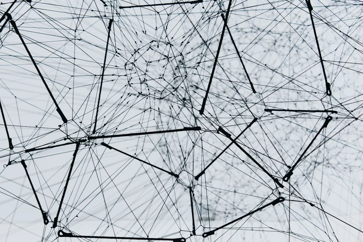 Internal linking strategy diagram showing hub-and-spoke site architecture with pillar and cluster pages